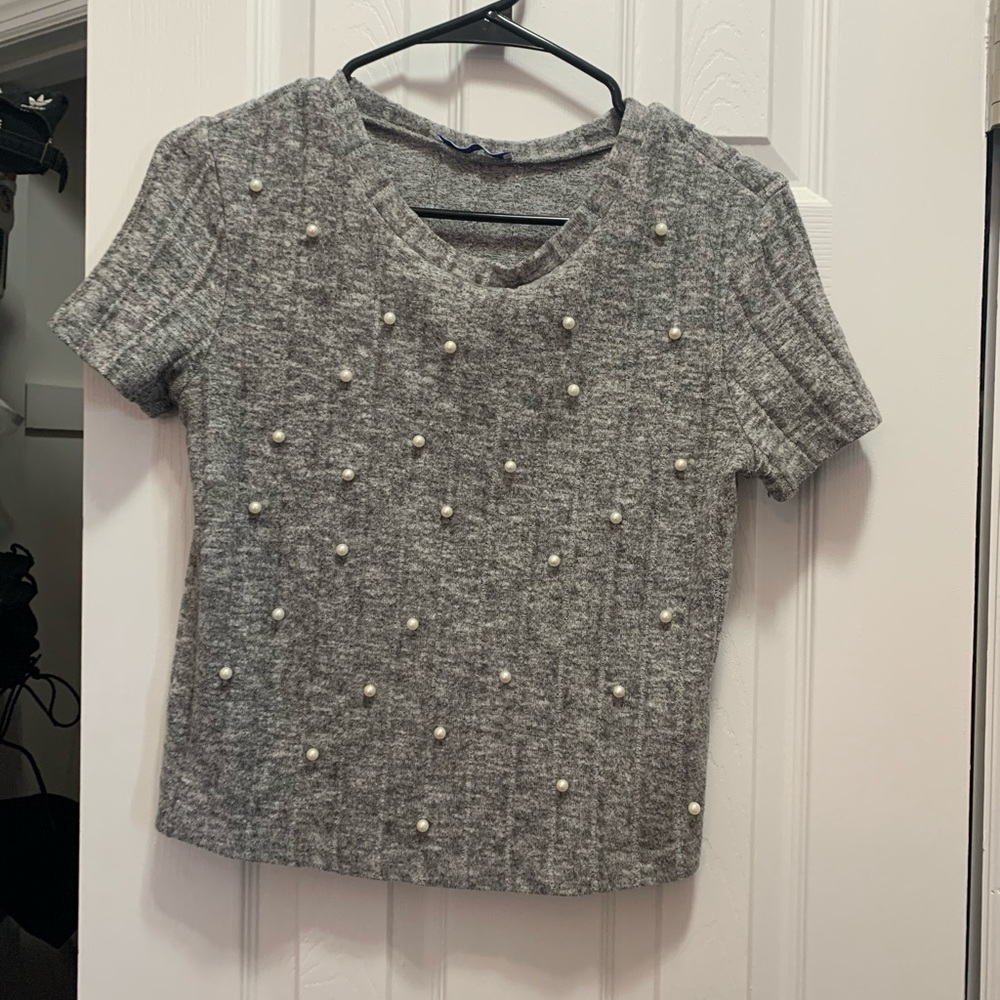 Grey blouse with pearls